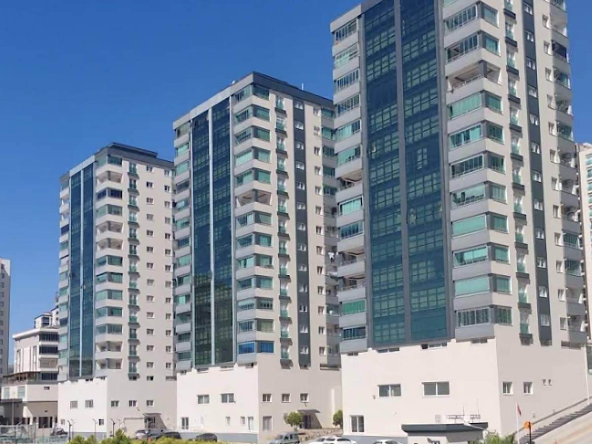 Gamgam Tower, alt kot